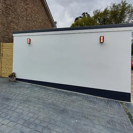 Cosy Detached Studio- Walking Distance To Cwoa! Chessington Exterior photo