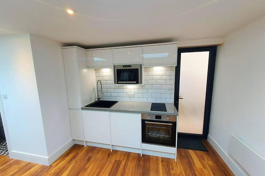 Cosy Detached Studio- Walking Distance To Cwoa! Apartment